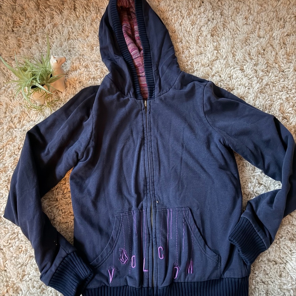 Volcom Navy winter sweater like warm Hoodie with Violet Accents